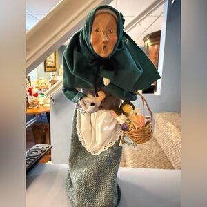 Byers Choice Caroler - Cries of London Series Doll Peddler
